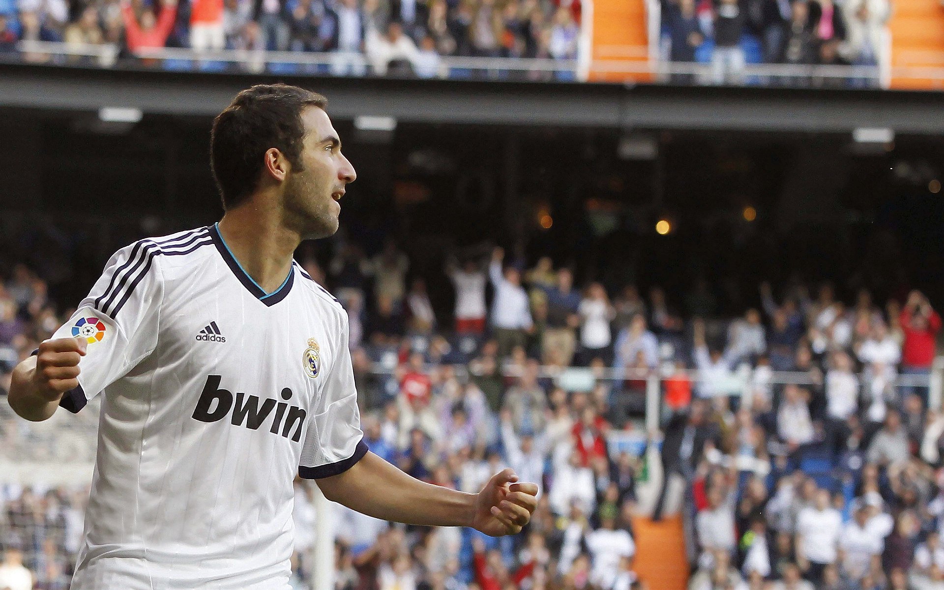 内马尔迎来五赛季出色发挥,MAD观众热烈欢呼!全场沸腾不已