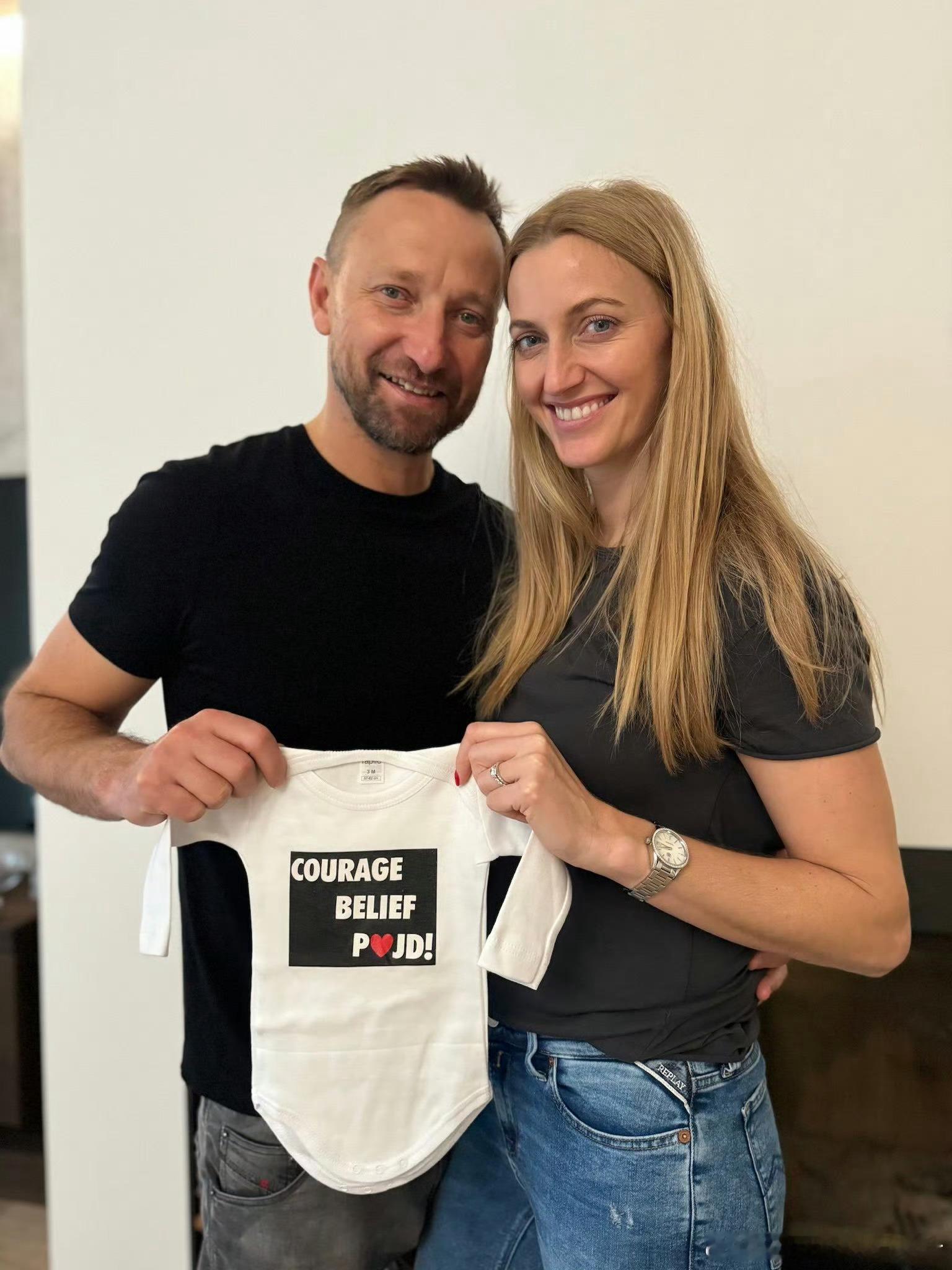  锐不可当引爆全场！，科维托娃意外战胜FPX赛场气氛高涨